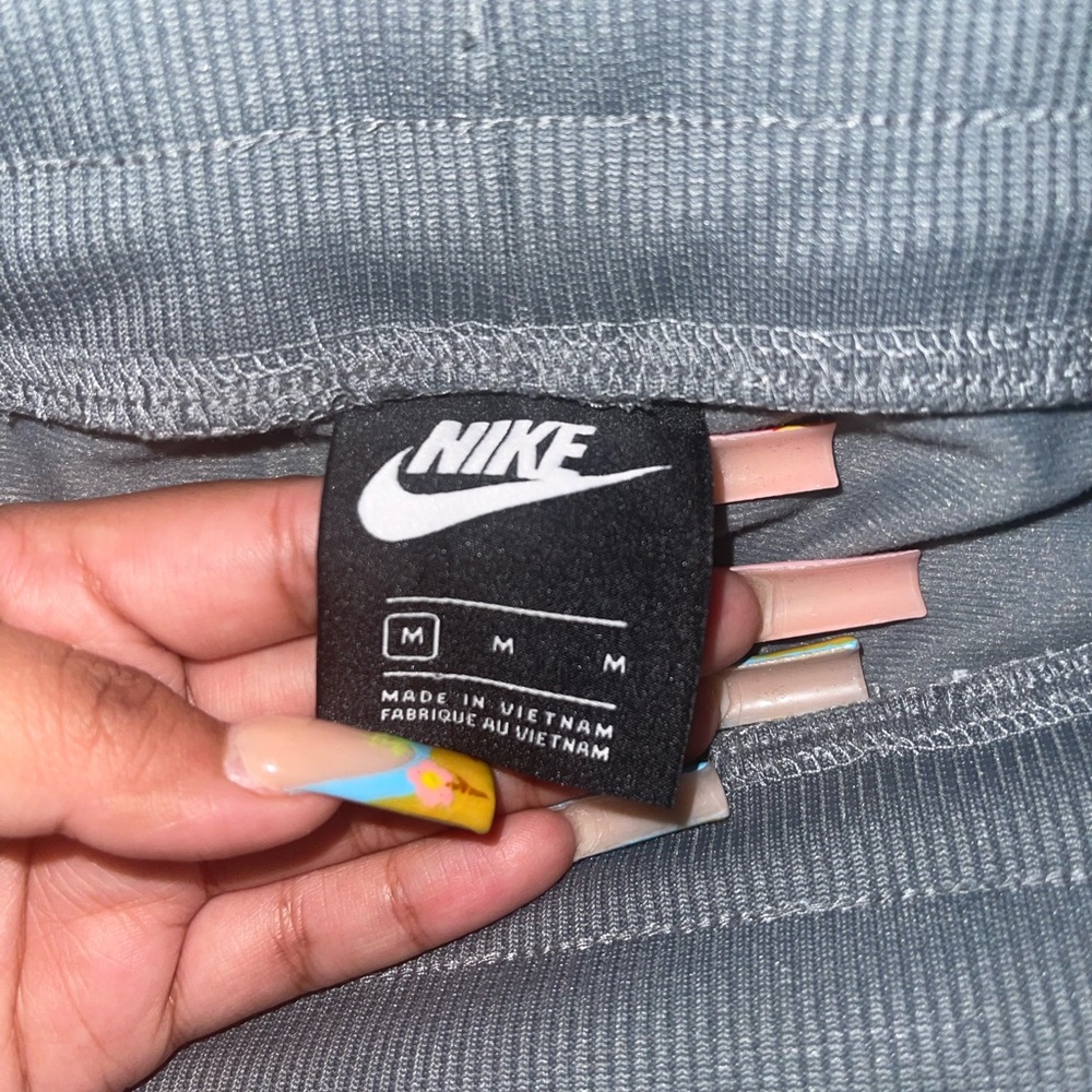 Nike - Picture 4 of 4